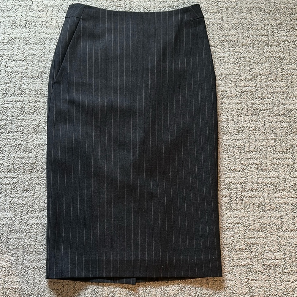 Pencil Skirt, front pockets Carine Roitfeld with Uniqlo Grey pinstriped size 2